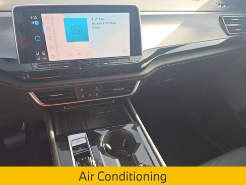 Used 2025 Volkswagen Atlas Cross Sport SE FWD image 9