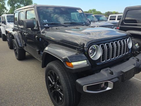 Used 2025 Jeep Wrangler Unlimited Sahara w/ Safety Group AWD/4WD image 6