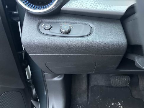 Used 2025 Chevrolet Trax LT w/ Driver Confidence Package image 17