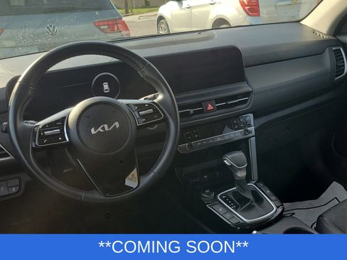Used 2024 Kia Seltos EX image 3