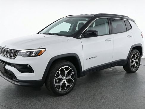 Used 2025 Jeep Compass Limited AWD/4WD image 3