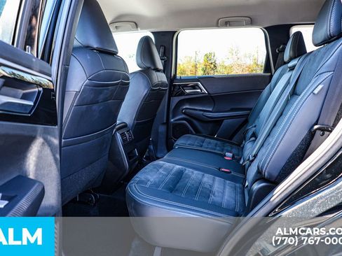 Used 2024 Mitsubishi Outlander SE image 21