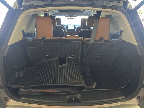 Used 2023 Nissan Pathfinder Platinum image 19