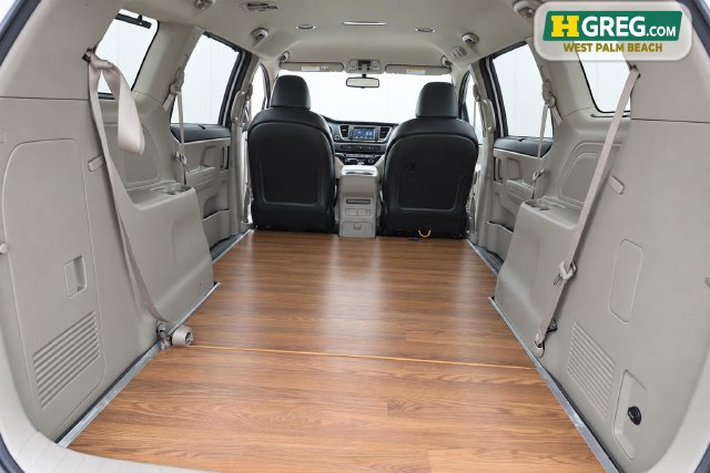 Used 2021 Kia Sedona EX FWD image 12