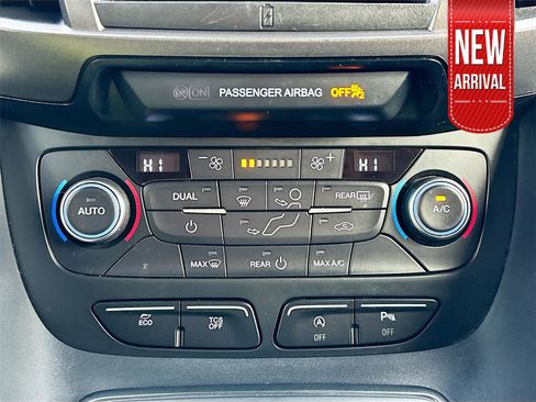 Used 2021 Ford Transit Connect XLT image 17