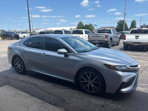 Used 2022 Toyota Camry SE FWD image 8