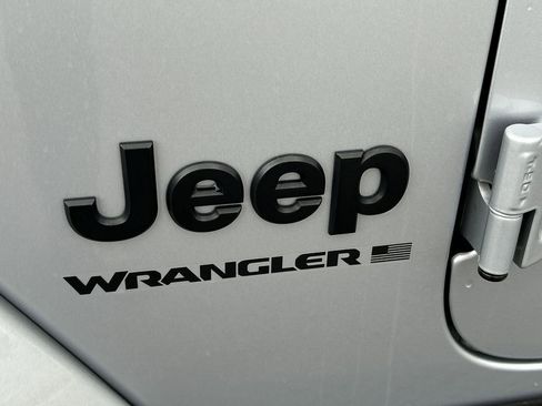 Used 2023 Jeep Wrangler Altitude image 32