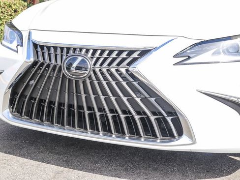 Used 2025 Lexus ES 300h w/ Premium Package FWD image 5