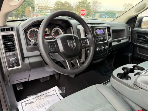 Used 2019 RAM 1500 Express AWD/4WD image 11