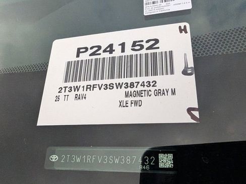 Used 2025 Toyota RAV4 XLE FWD image 34