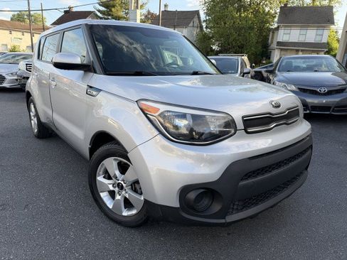 Used 2017 Kia Soul w/ Convenience Package FWD image 3