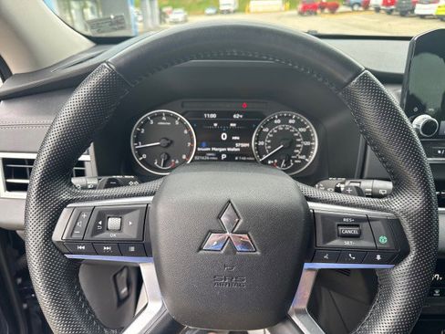 Used 2022 Mitsubishi Outlander SE image 15