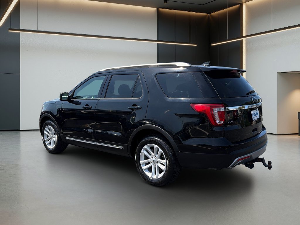 Used 2016 Ford Explorer XLT w/ Equipment Group 202A FWD image 3