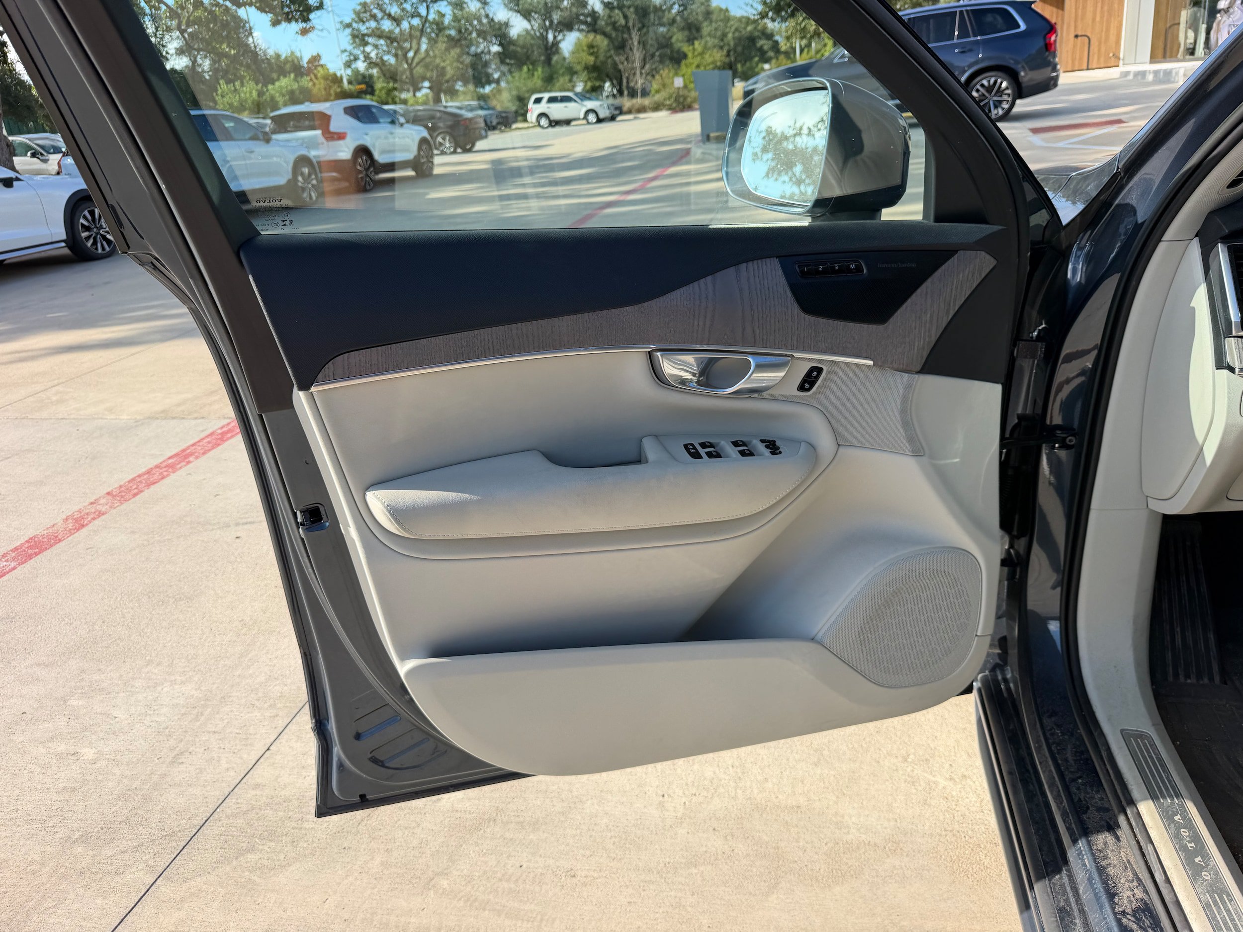 Certified 2023 Volvo XC90 B6 Plus w/ Protection Package Premier AWD/4WD image 23