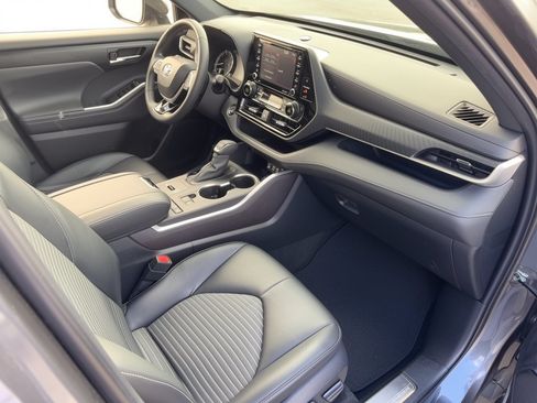 Used 2022 Toyota Highlander XSE FWD image 30