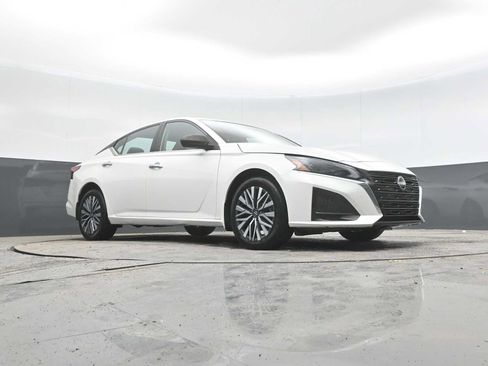 Used 2023 Nissan Altima 2.5 SV AWD/4WD image 28