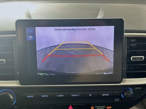 Used 2024 Hyundai Venue SEL image 21