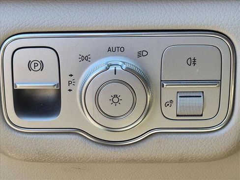 Used 2022 Mercedes-Benz GLS 450 4MATIC image 10