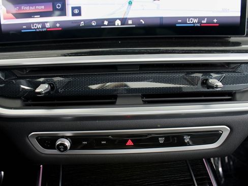 Used 2024 BMW X7 xDrive40i w/ M Sport Package AWD/4WD image 38