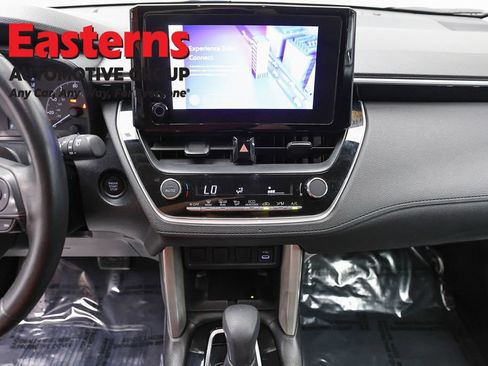Used 2025 Toyota Corolla Cross LE FWD image 11