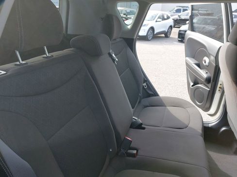 Used 2017 Kia Soul Base image 11