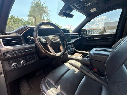 Used 2023 GMC Yukon XL Denali w/ Denali Reserve Package AWD/4WD image 5