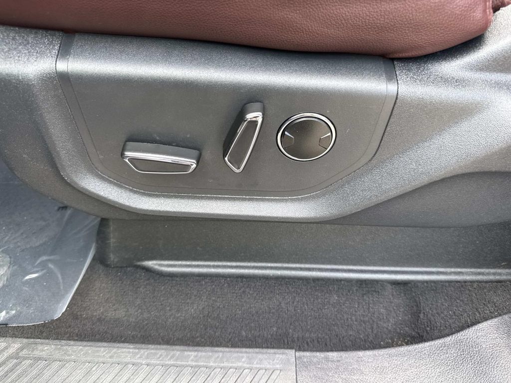 Used 2024 Ford Expedition Limited RWD image 27