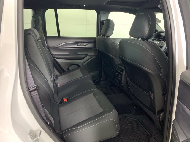 Used 2025 Jeep Grand Cherokee Laredo X w/ Luxury Tech Group I AWD/4WD image 22