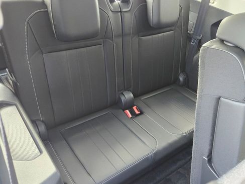 Used 2023 Volkswagen Tiguan SE image 18