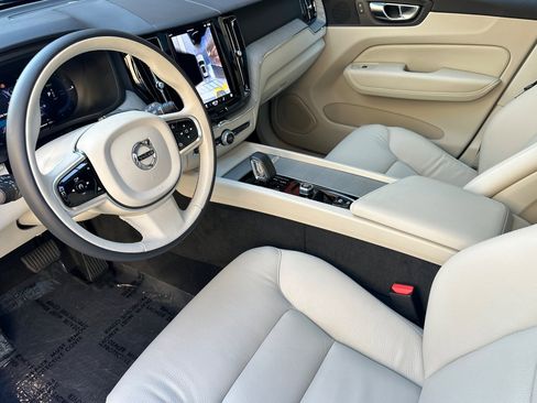 Certified 2025 Volvo XC60 T8 Plus w/ Protection Package Premier image 9