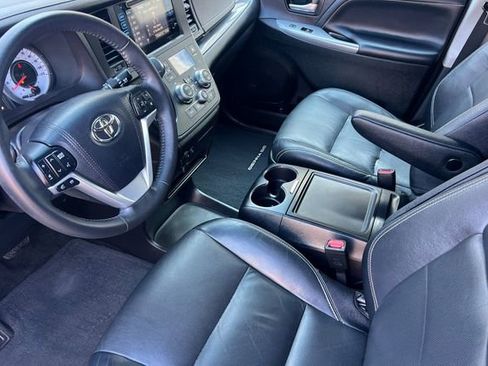 Used 2016 Toyota Sienna SE w/ SE Preferred Package image 10