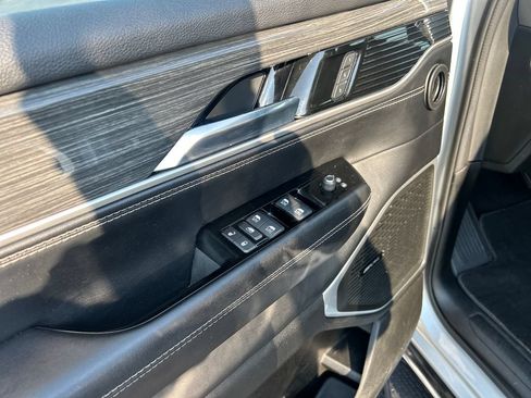 Used 2022 Jeep Wagoneer Series II AWD/4WD image 11