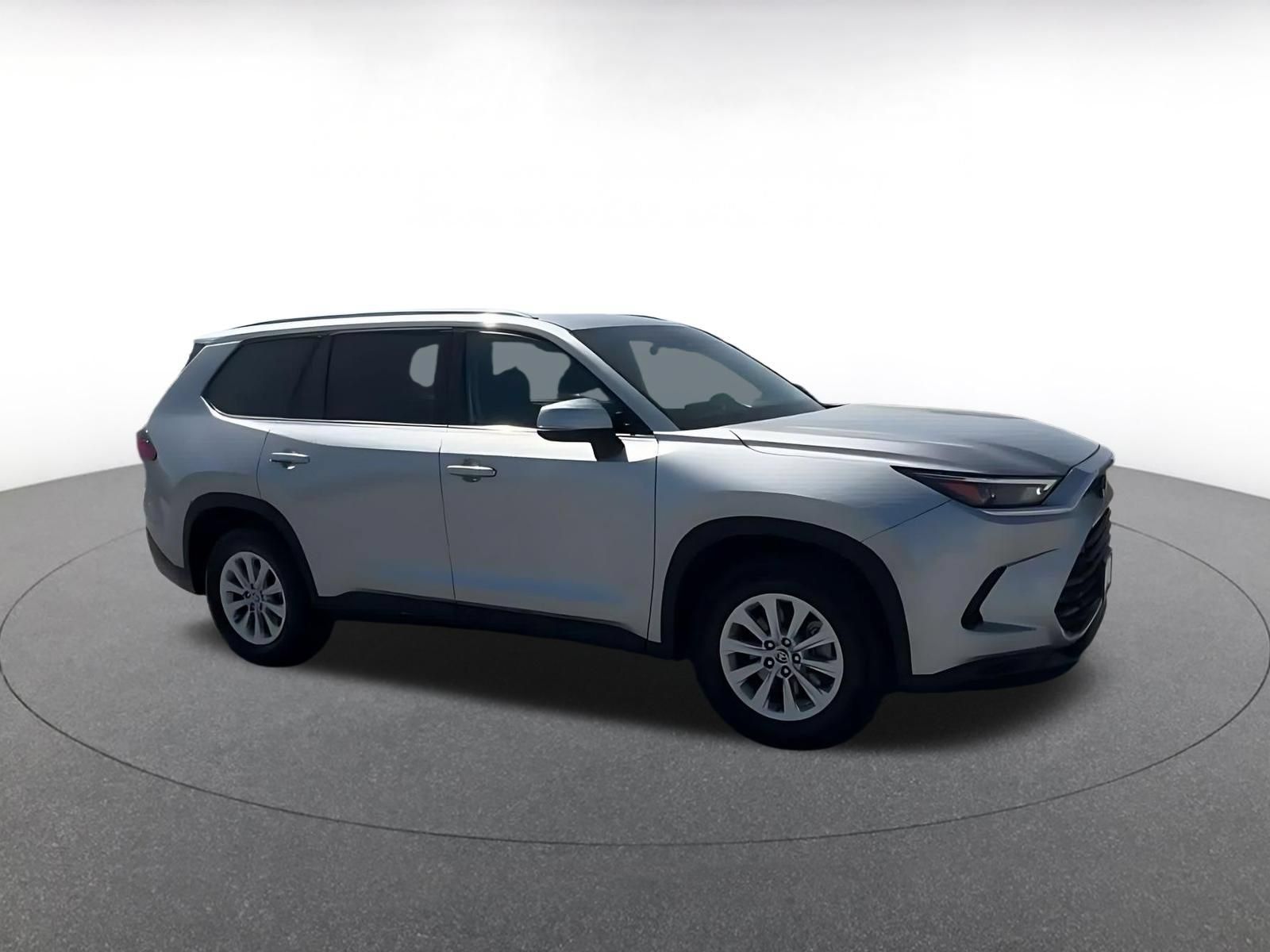 Used 2024 Toyota Grand Highlander AWD image 2