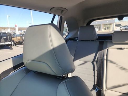 Used 2021 Toyota RAV4 XLE Premium image 24