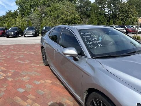 Used 2022 Toyota Camry SE FWD image 18