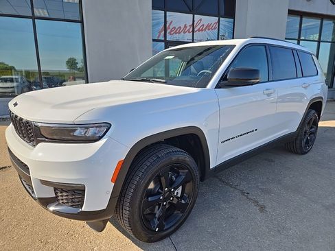 Used 2025 Jeep Grand Cherokee L Limited w/ Luxury Tech Group II AWD/4WD image 2