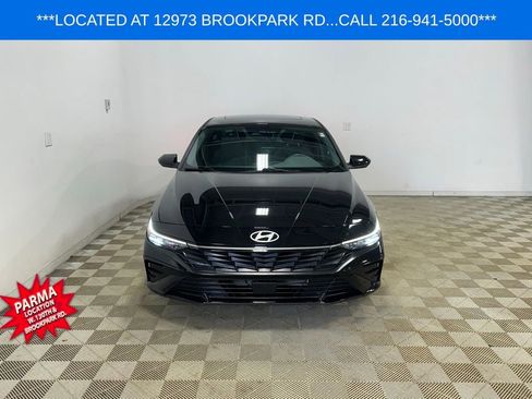 Used 2024 Hyundai Elantra SEL w/ Convenience Package image 2