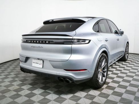 Certified 2024 Porsche Cayenne Turbo AWD/4WD image 30