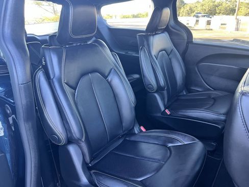 Used 2023 Chrysler Pacifica Touring-L w/ S Appearance Package image 43