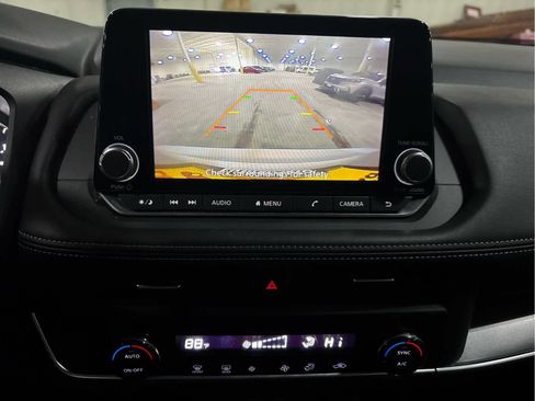 Used 2025 Nissan Rogue SV image 10