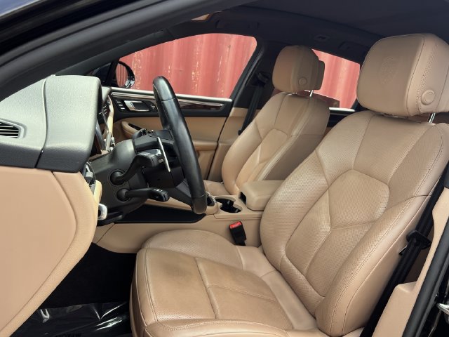 Used 2023 Porsche Macan Turbo AWD/4WD image 13