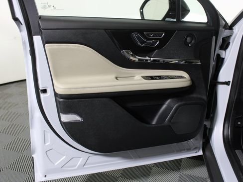 Used 2025 Lincoln Corsair Reserve w/ Equipment Group 202A image 21