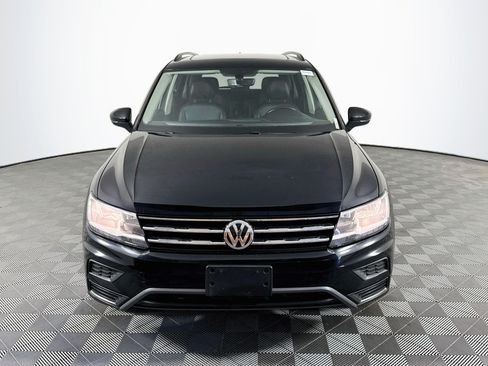 Used 2019 Volkswagen Tiguan SE w/ Panoramic Sunroof Package FWD image 2