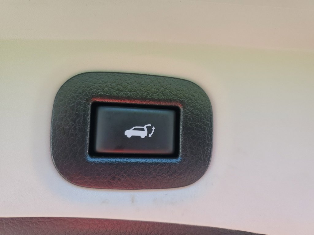 Used 2020 Nissan Rogue SV FWD image 16
