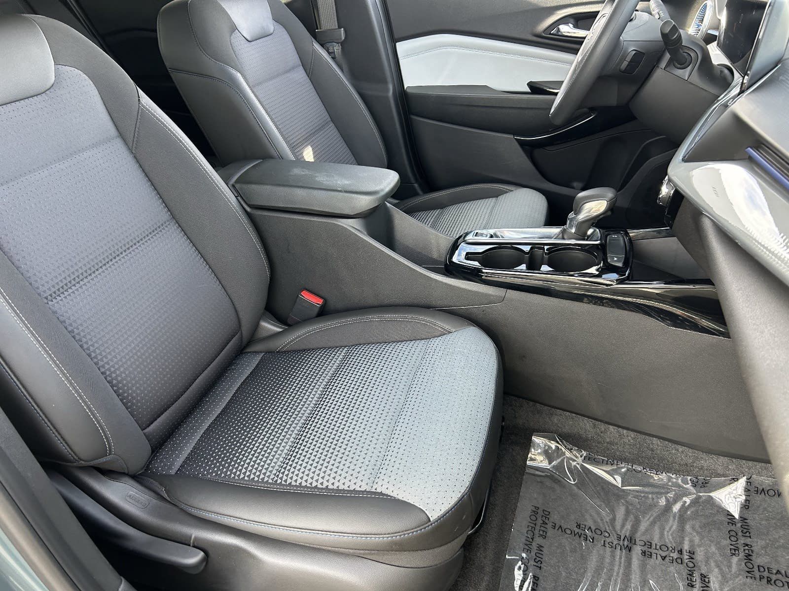 Used 2025 Chevrolet Trax LT FWD image 13