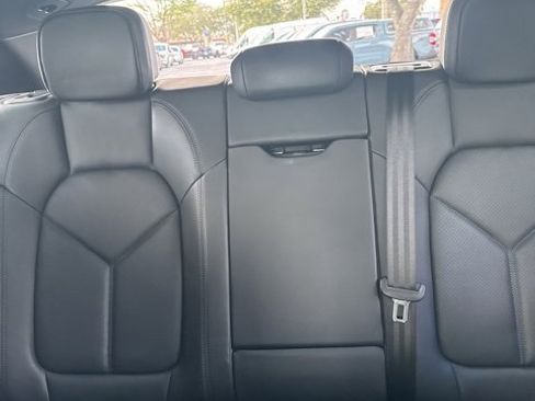 Used 2024 Porsche Macan image 5