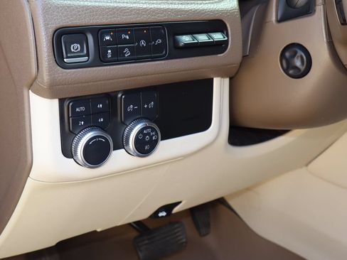 Used 2021 GMC Yukon Denali w/ Denali Premium Package AWD/4WD image 26