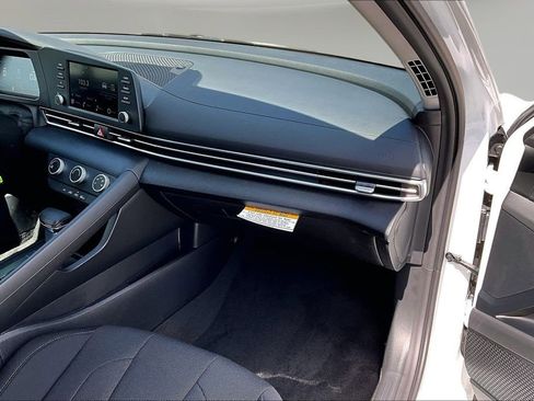 New 2026 Hyundai Elantra SE FWD image 24