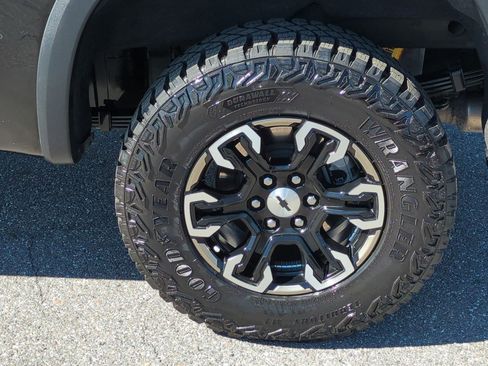 Used 2023 Chevrolet Silverado 1500 ZR2 image 33