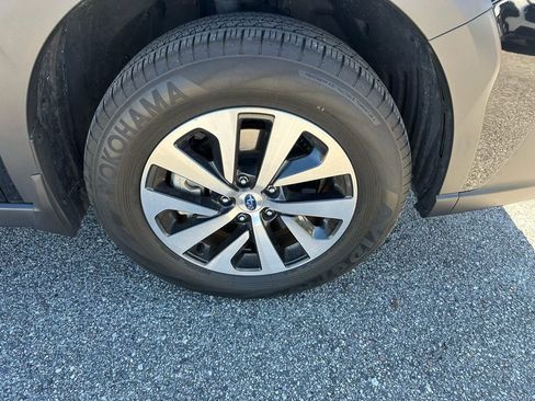 Used 2023 Subaru Outback Premium image 4